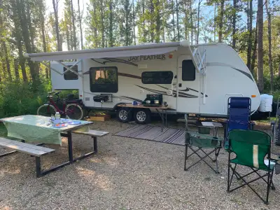 FOR SALE 2011 JAYCO Jay Feather Select X213 ---sleeps 6 - 8 ---Rear Slide out King Size Bed ---Bunk...