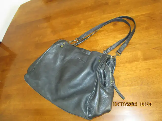 AMERICAN  LEATHER CO, Black Leather Purse in Women's - Bags & Wallets in Kingston - Image 2