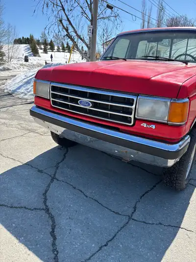 Ford 1988 4x4 f 250 cabine simple fonctionnel plaquer sur route