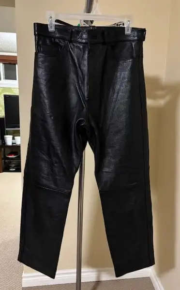 Full Grain Genuine Leather Pants Black High Rise in Women's - Bottoms in Barrie - Image 3