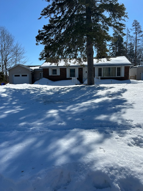 2 BDRM Upper Unit - $2,000 excluding laundry - Unlike the others