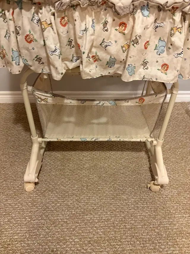Bassinet in Cribs in Pembroke - Image 3