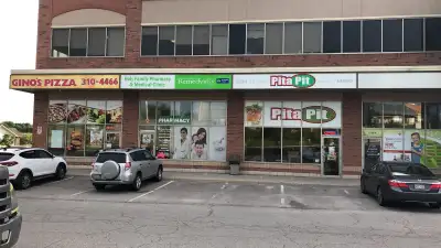 4 rooms and a reception are available for sublease inside a Pharmacy in a very busy plaza in Newmark...
