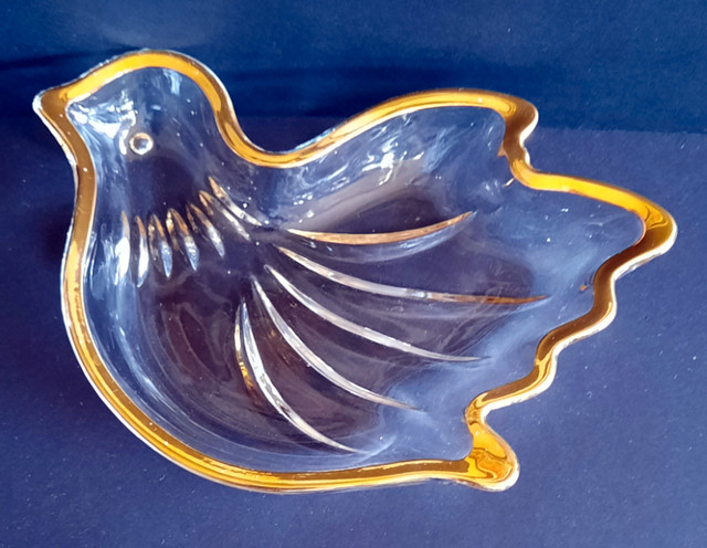 Vintage Mikasa Clear Glass Dove Dish, Gold Rim for Candy in Kitchen & Dining Wares in Oakville / Halton Region - Image 3