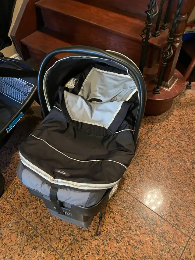 Graco stroller 5 in 1 with car seat , base  in Strollers, Carriers & Car Seats in Markham / York Region - Image 5