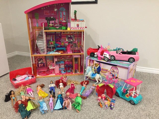 Dollhouse in Toys in Markham / York Region - Image 3
