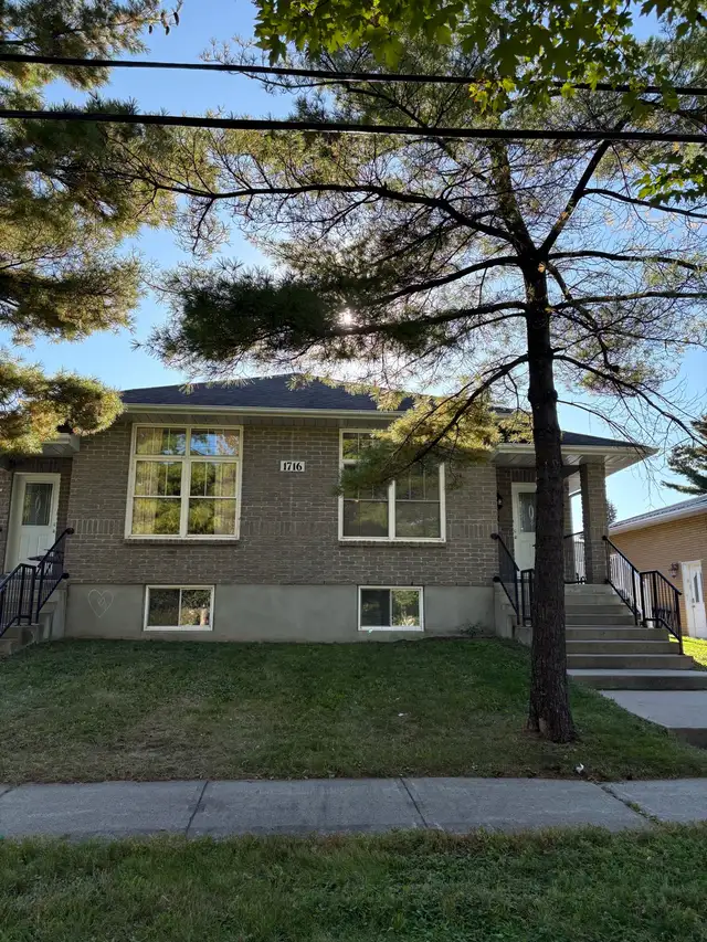  Cornwall. 1716 Brookdale. Two bed condo for rent. 