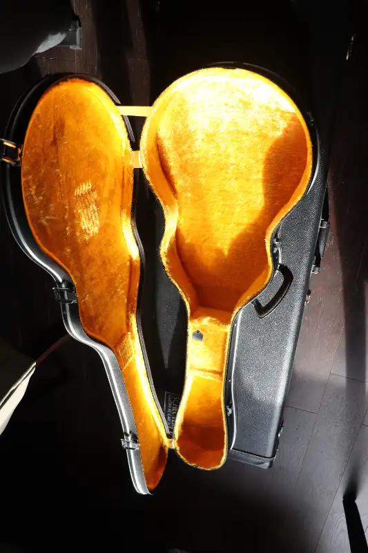 Les Paul Japanese Vintage Electric Guitar– Granada in Guitars in Hamilton - Image 7