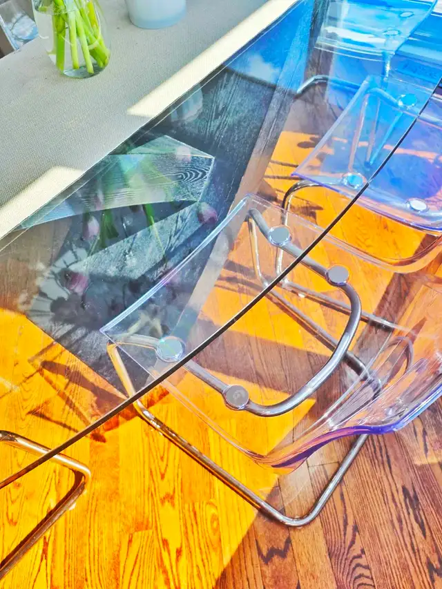 Glass Dinning table  in Dining Tables & Sets in Markham / York Region - Image 8