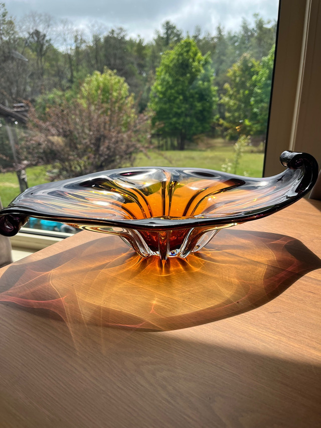 Vintage Amber Amethyst Art Glass Bowl in Arts & Collectibles in Kawartha Lakes - Image 2
