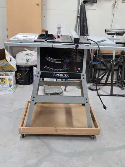 Delta 10 inch Table Saw. Blade wrench included, also Blade Guard and Splitter. Instruction manual an...