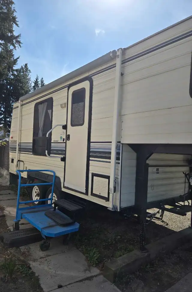 Like new renovated solar 1993 Dutchmen fifth-wheel in Travel Trailers & Campers in Vernon - Image 4