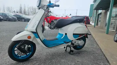 Vespa Primavera 50cc Annee : 2023 Promo : 4800$ + taxes Financement TD 4.99% sur 36 mois Sois 38.57$...