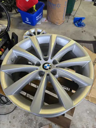 Set of 4 Genuine BMW 18" V-Spoke Style 642 Alloy Wheels Selling a set of four (4) genuine BMW alloy...