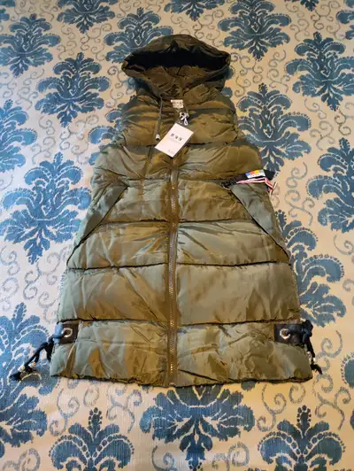 New Woman's Sleeveless Hoodie Puffer Vest for sale., View more