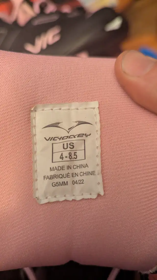 Kids adjustable fit skates in Skates & Blades in London - Image 3