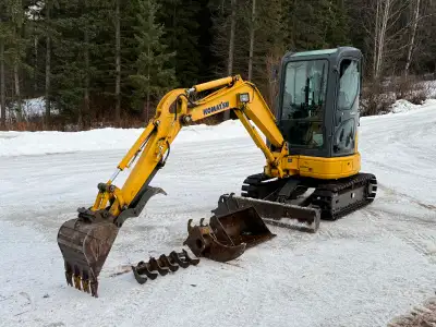 Mini Komatsu PC27 excavator 2007 744 hours In impeccable shape No leaks 18” digging bucket 30” clean...