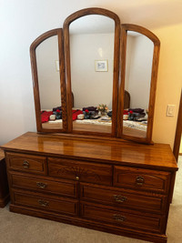 Immaculate Solid Wood 4pc Bedroom Set