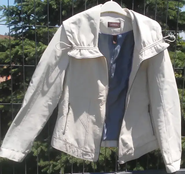 Two size Large Danier GENUINE LEATHER Jackets in Women's - Tops & Outerwear in Kitchener / Waterloo - Image 4