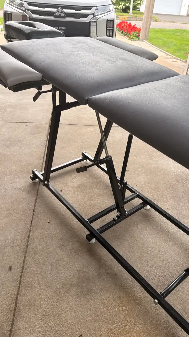 Table de chiropractique portable in Health & Special Needs in Trois-Rivières - Image 4