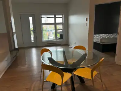 The Space: • Beautiful 1-bedroom, 1-bathroom (3 ½) • Fully equipped kitchen with fridge, stove, and...