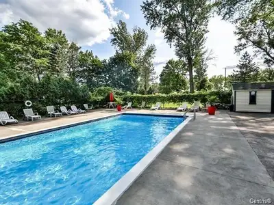 MEUBLÉ, TOUT INCLUS! Grand 3 1/2 830p. à louer, 1699$, St-Lamber