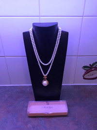 VINTAGE AVON FAUX PEARL NECKLACE/VICTORIAN REVIVAL BALL PENDANT