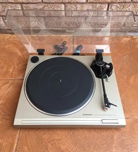 Vintage Pioneer PL-2 Record Player (serviced) in Stereo Systems & Home Theatre in City of Toronto - Image 2