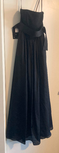 Selling a Vera Wang black gown! Only worn once! Size 0-2