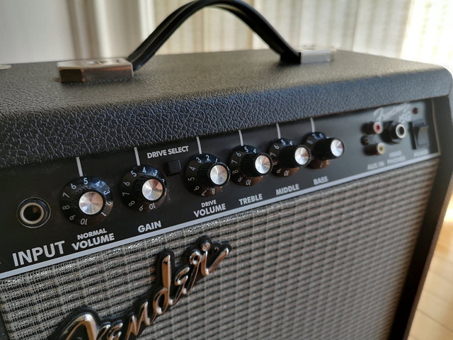 Fender Frontman 15G Series II 2-Channel 15-W Guitar Practice Amp in Amps & Pedals in St. Catharines - Image 3