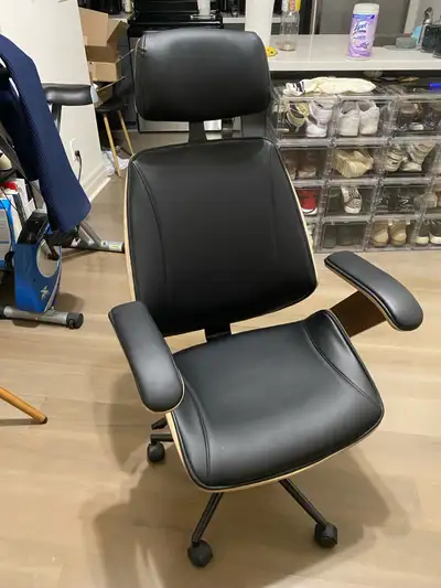 Used Structube Cove Office chair Retail Price : $199 Delivery add $20 (Richmond Hill, Markham)
