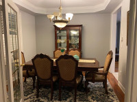 Elegant Dining Room Set for Sale - Perfect for Entertaining!