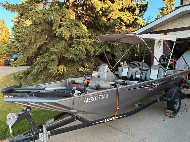 2017 LOWE 17 foot boat with MERCURY 60 HP 4 Stroke Engine in Powerboats & Motorboats in Edmonton - Image 2