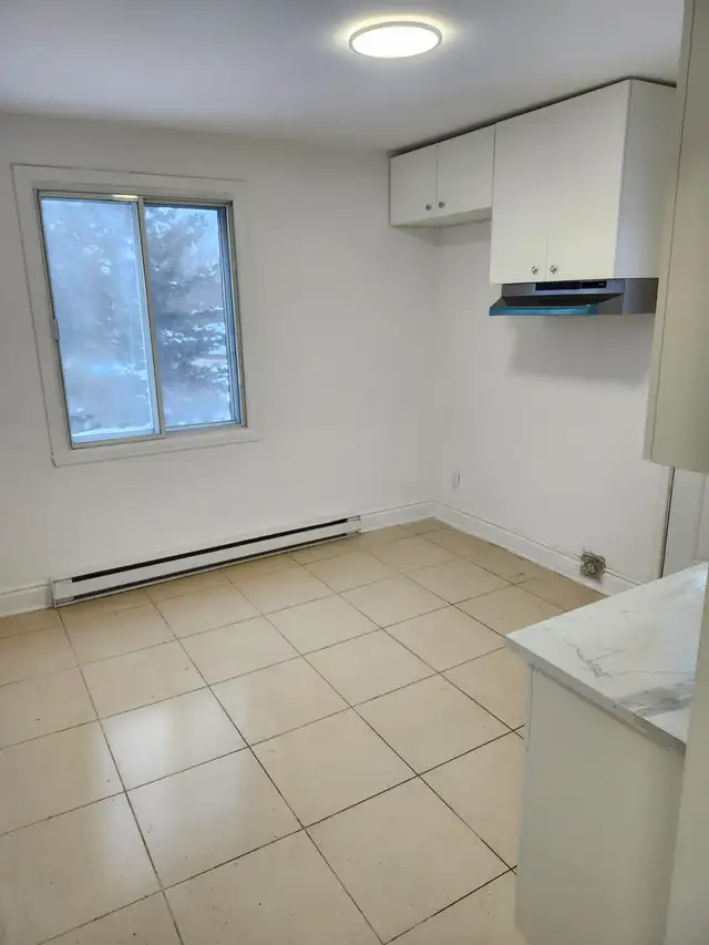$1350 / month – 4½,-Available Now,-Lachine