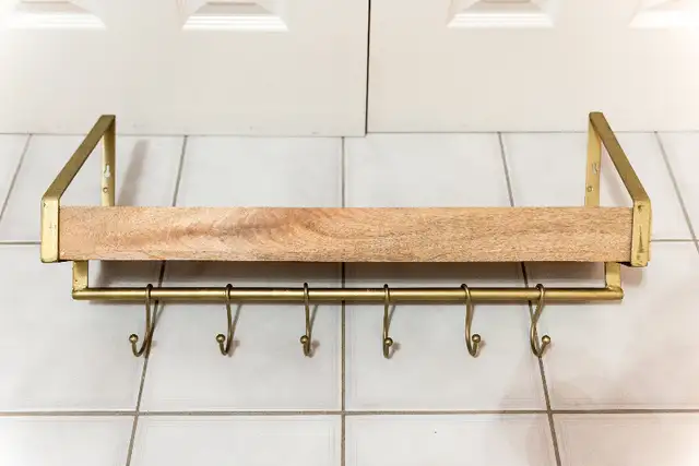 Wall Mounted Metal Coat Racks and Wooden Shelf in Home Décor & Accents in Markham / York Region - Image 4