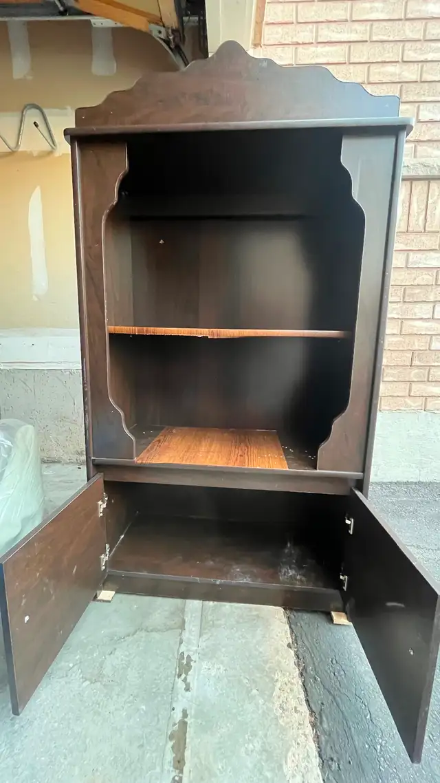 Dark Wood Hutch Cabinet in Hutches & Display Cabinets in City of Toronto - Image 3
