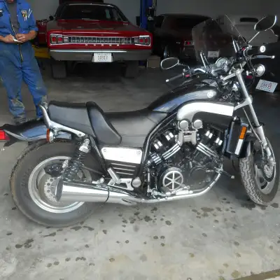 VERY NICE FAST BIKE NEW TIRES LIKE NEW CONDITION NEW BATTERY FORK SEALS NEW