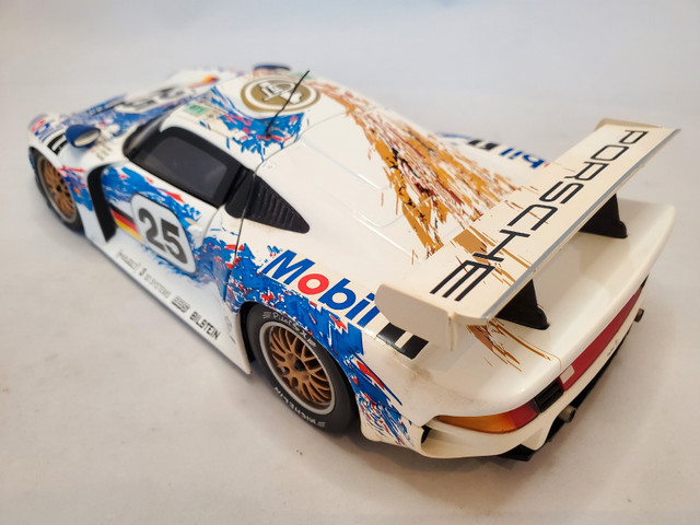 1:18 Diecast UT 1998 Porsche 911 GT1 24h Le Mans #25 Mobil 1 in Arts & Collectibles in Kawartha Lakes - Image 3