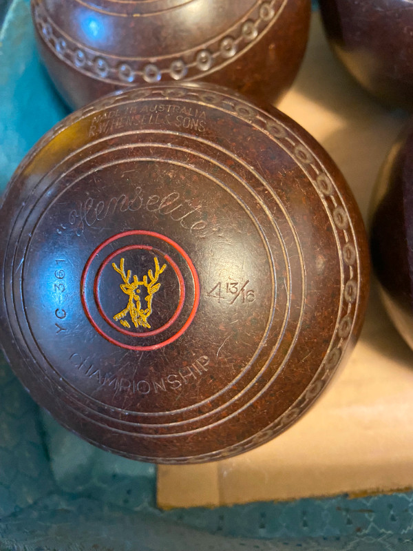 4 Vintage Henselite Championship Brown Super Grip Lawn Bowls in Arts & Collectibles in Oshawa / Durham Region - Image 3