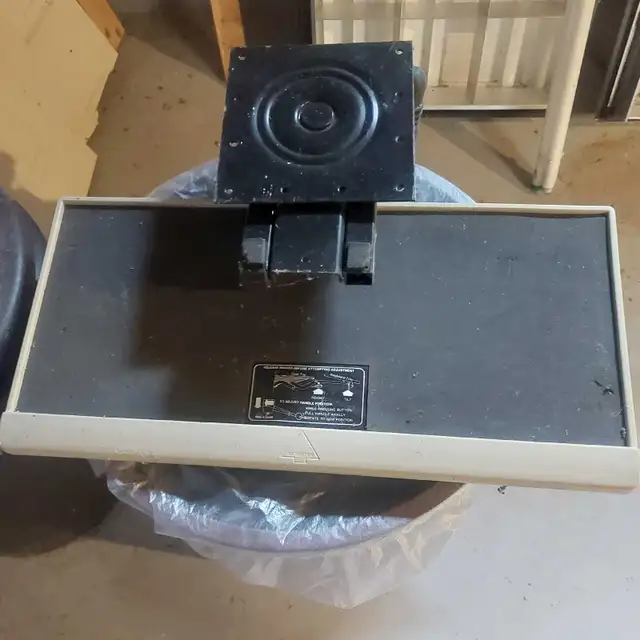 This is from when y only have a desk y can make computer table in Desks in Charlottetown - Image 3