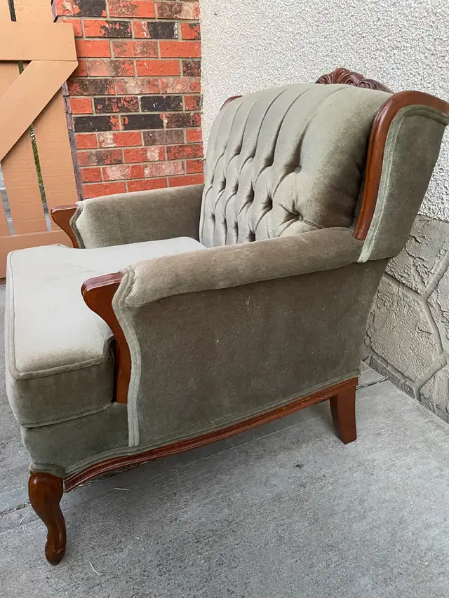 Antique Armchair in Chairs & Recliners in Edmonton - Image 3