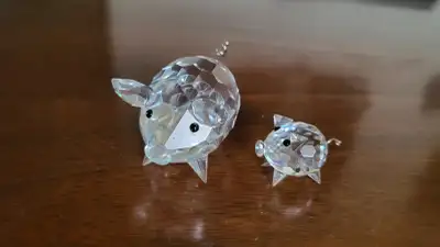 Swarovski crystal pigs Medium, #7638 Small, #7657 Both are retired I have both original containers P...