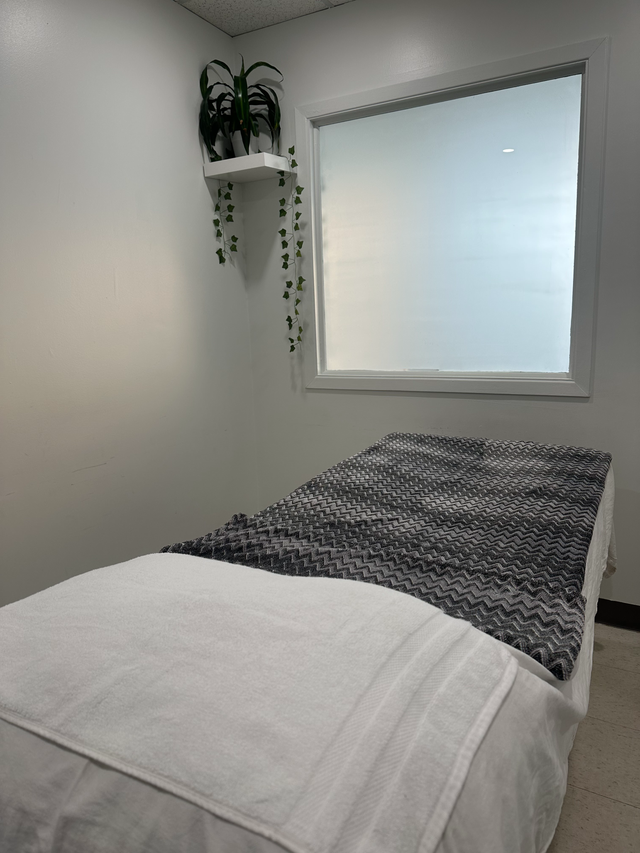 PRIME CLINIC SPACE FOR RENT – SUNDAYS ONLY | HEALTH & BEAUTY in Commercial & Office Space for Rent in City of Toronto - Image 8