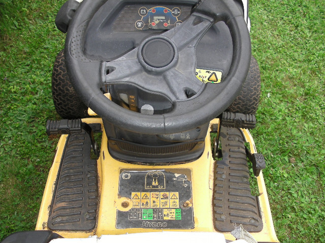 200hr Cub Cadet Lt1045 with Briggs 15Hp in Lawnmowers & Leaf Blowers in Charlottetown - Image 4