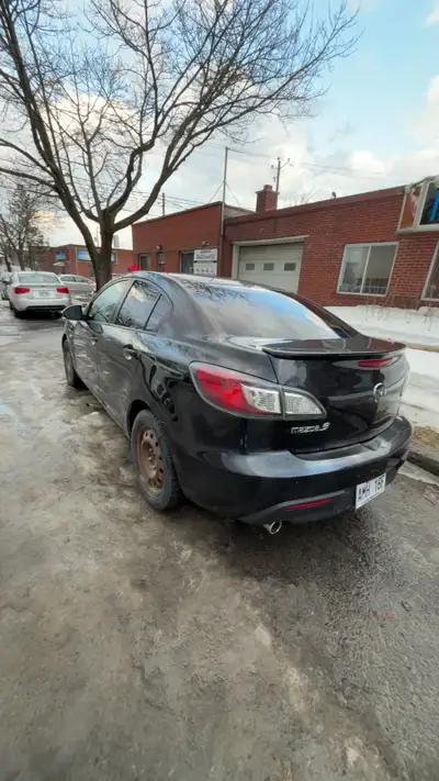 Mazda 3 2010 Viens avec les pneus d’hiver et été 140 000 kilomètres *PRIX NÉGOCIABLE* Je suis à la r...