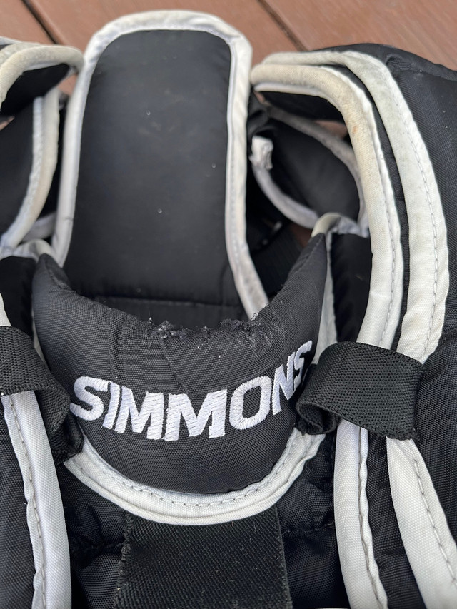 Simmons 995 Custom SR Chest Protector in Hockey in Ottawa - Image 4