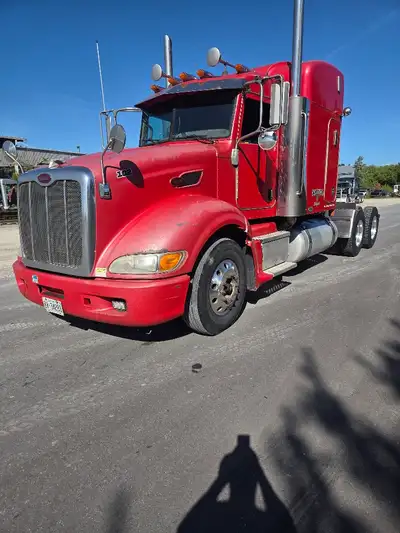 2007 Peterbilt 579 for sale. Pre-emission. CAT 13 L 450 hp. 13 speed manual. 22.5 tires at 70%. Rear...