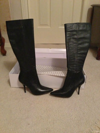 **GENUINE LEATHER BOOTS: SIZE:7**