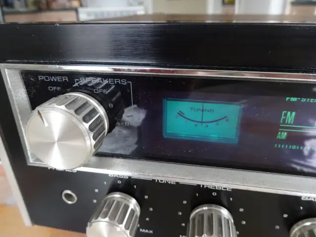 Toshiba SA-300 AM/FM Vintage(1974) Stereo Receiver for sale in Stereo Systems & Home Theatre in Markham / York Region - Image 6
