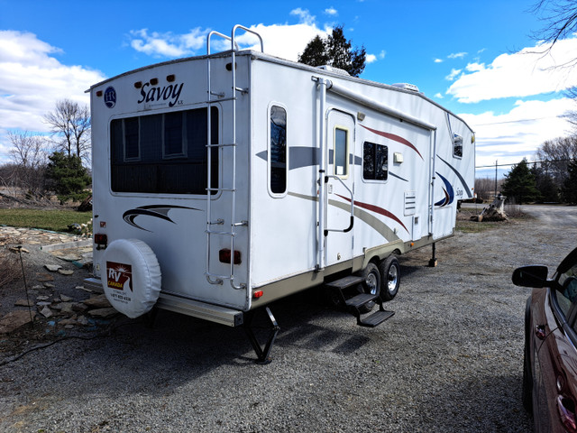 Used 2008 5th wheel Savoy trailer, Handymans special in Travel Trailers & Campers in Kingston - Image 2